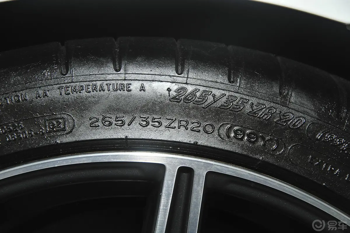 宝马M5M5 马年限量版轮胎规格