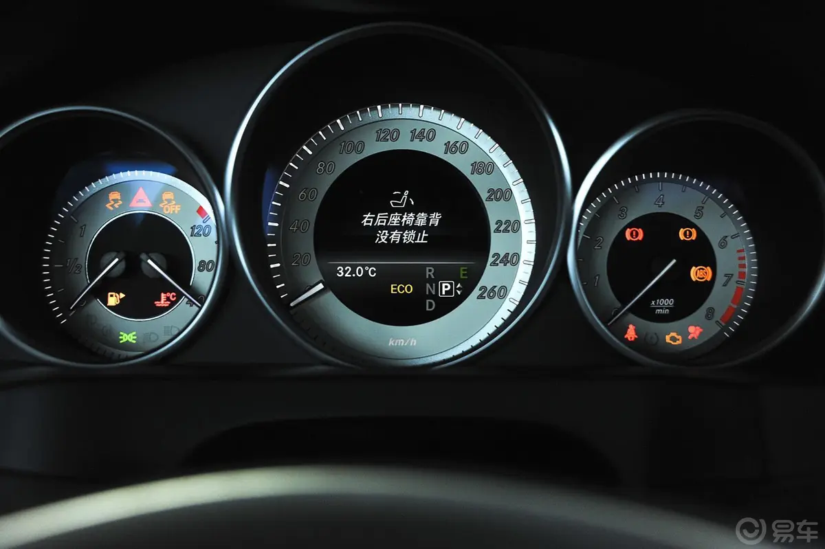 奔驰E级(进口)E320 Coupe仪表盘背光显示