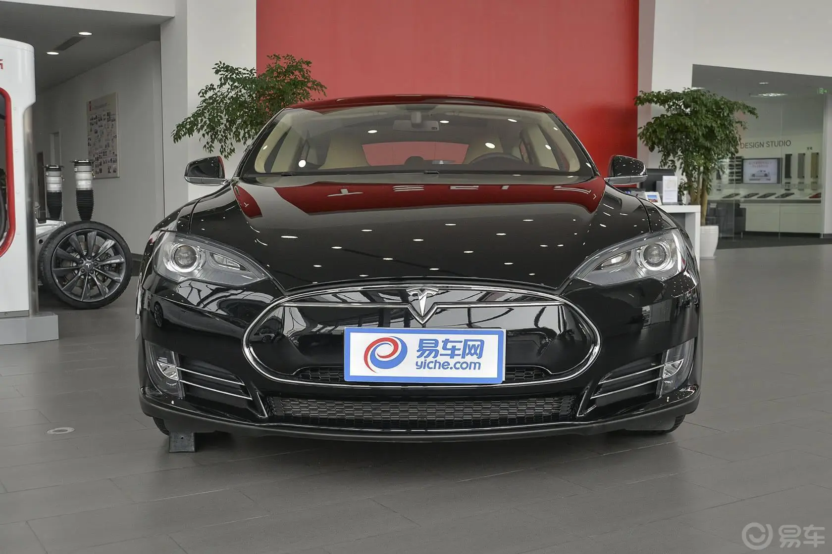 Model S85正前水平