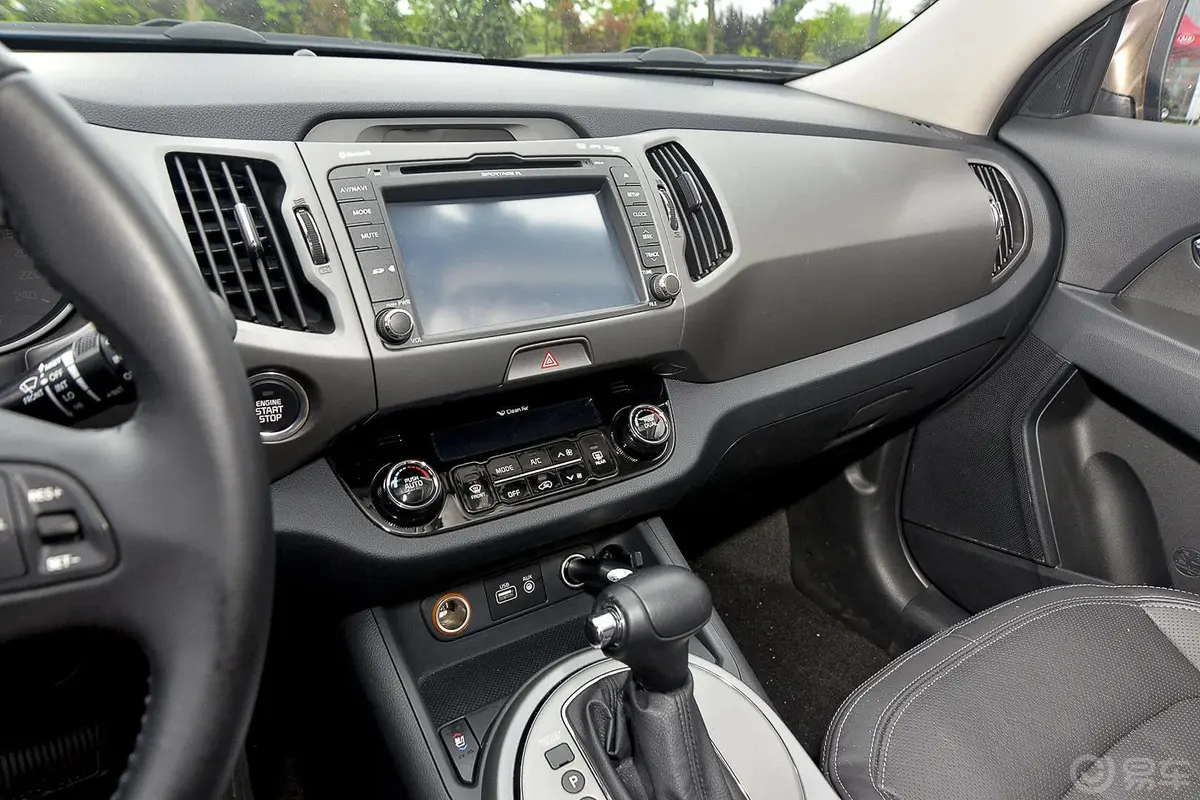 智跑2.0L 自动 两驱 Premium中控台驾驶员方向