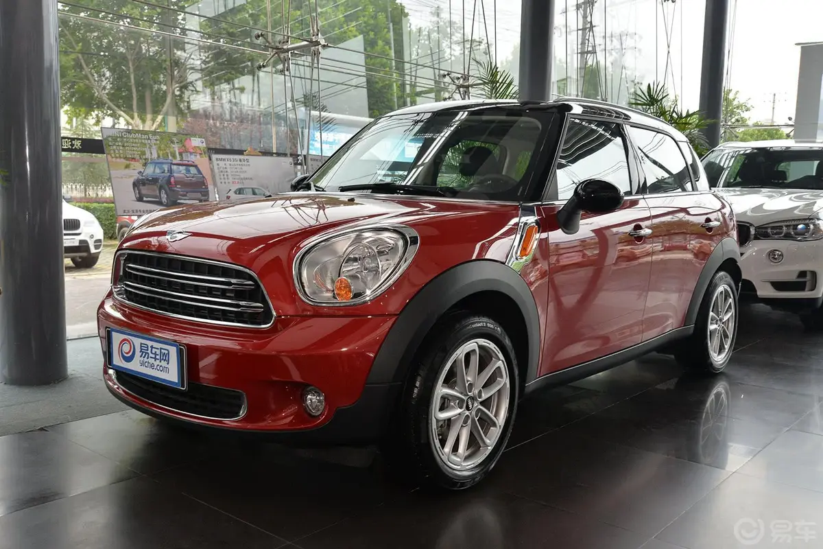 MINI COUNTRYMAN1.6L COOPER Fun侧前45度车头向左水平