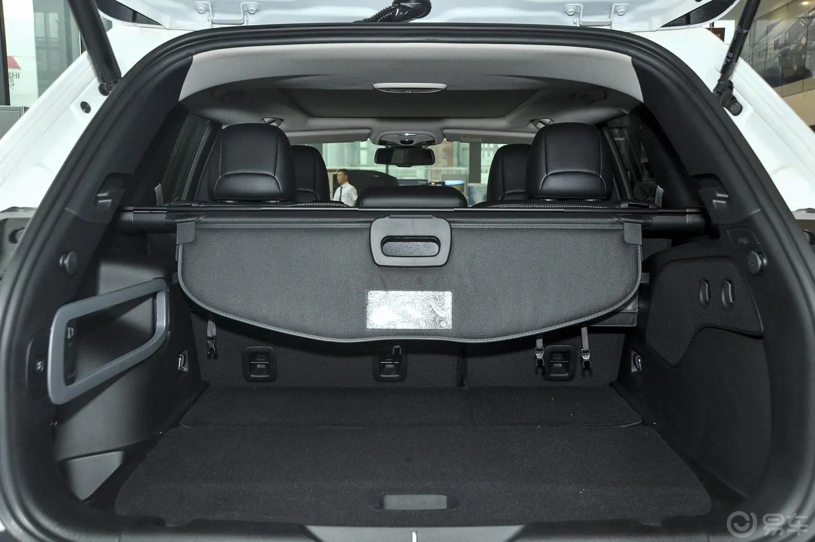 自由光(进口)2.4L 自动 豪华版行李箱空间
