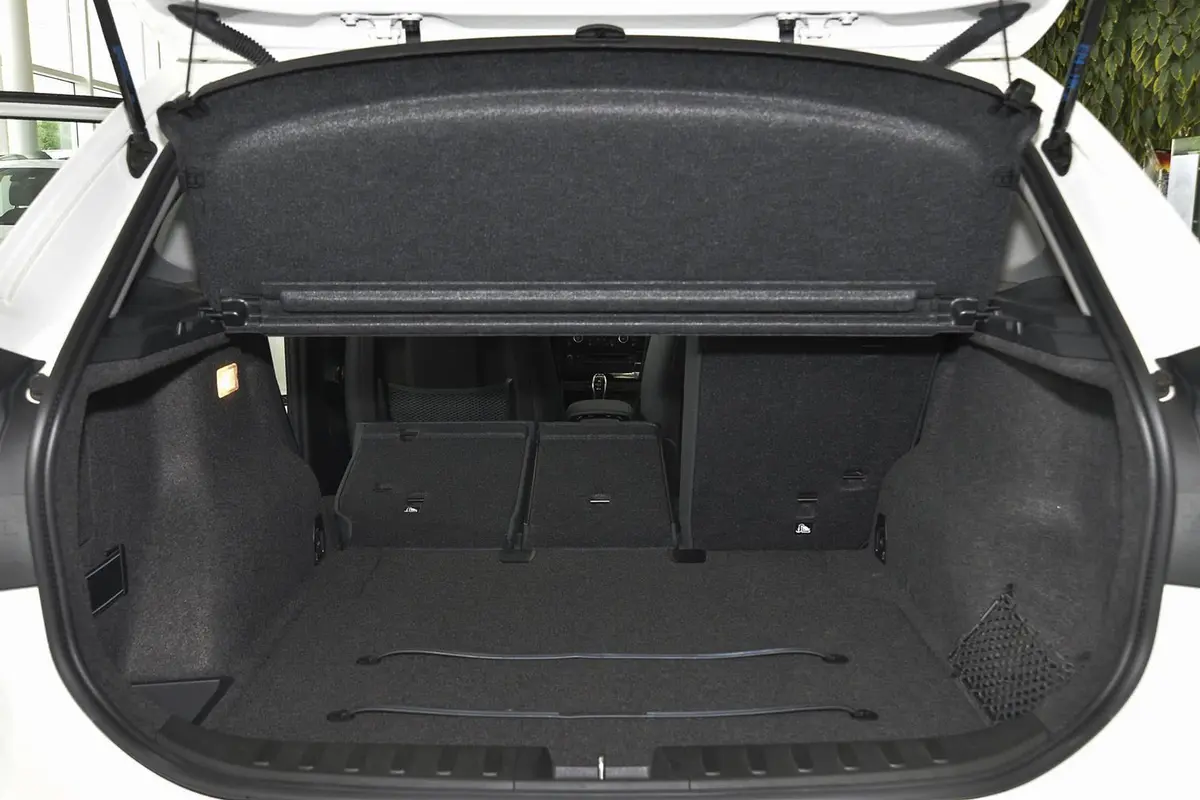 宝马X1xDrive20i X设计套装行李箱空间