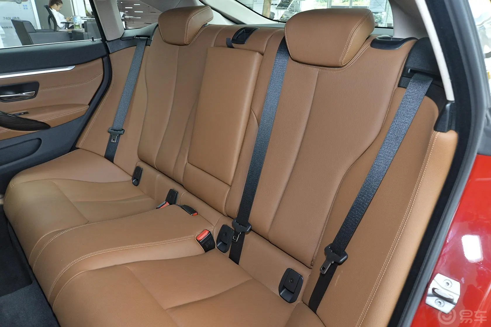 宝马4系四门轿跑车 420i 设计套装型驾驶员座椅