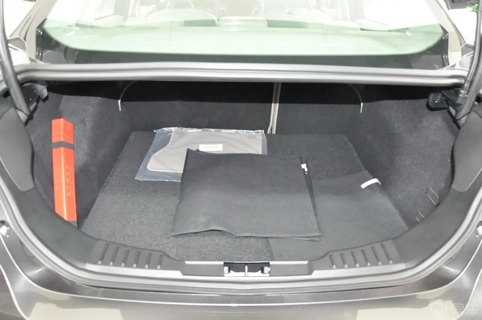 福克斯三厢 Ecoboost180 自动旗舰型行李箱空间