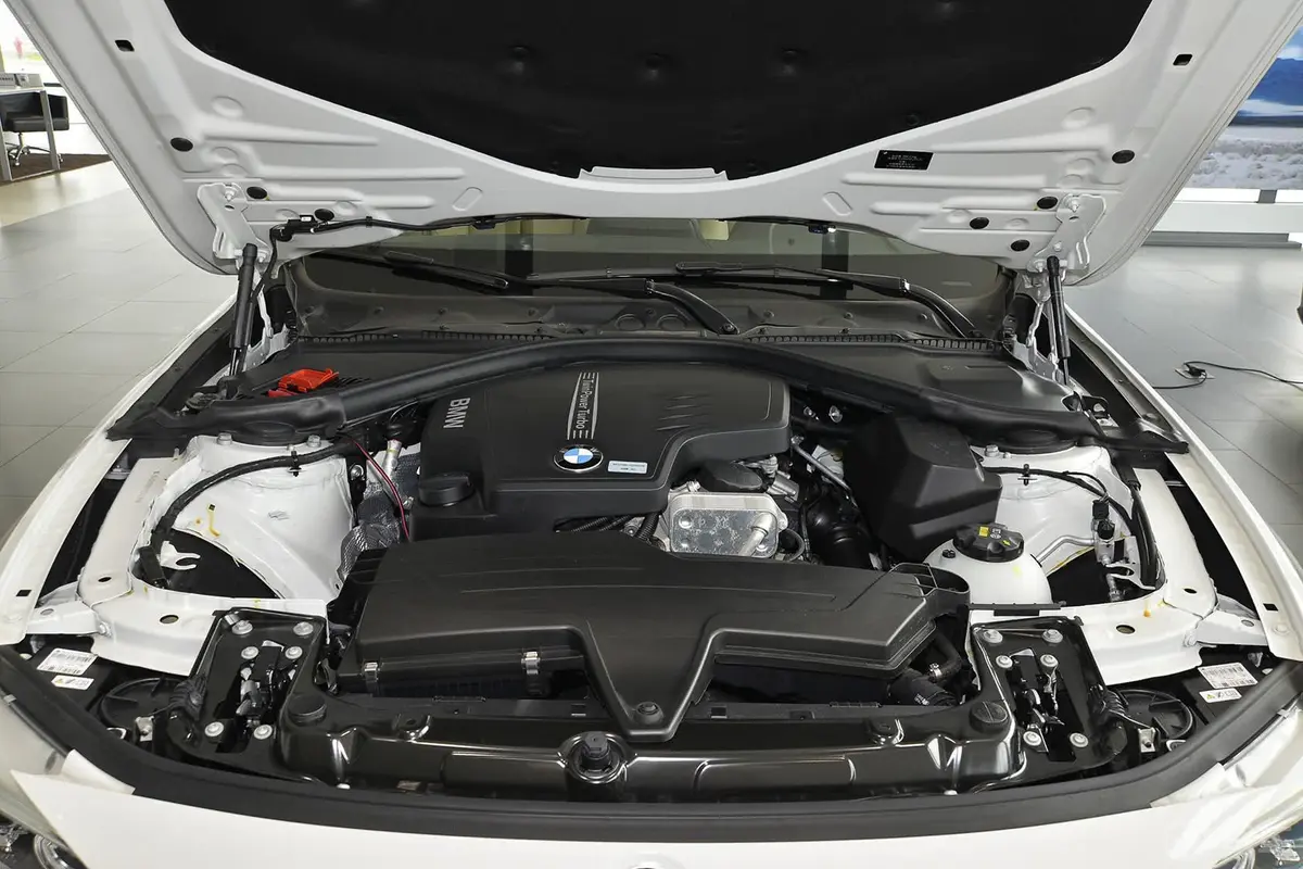 宝马4系双门轿跑车 420i 时尚型发动机