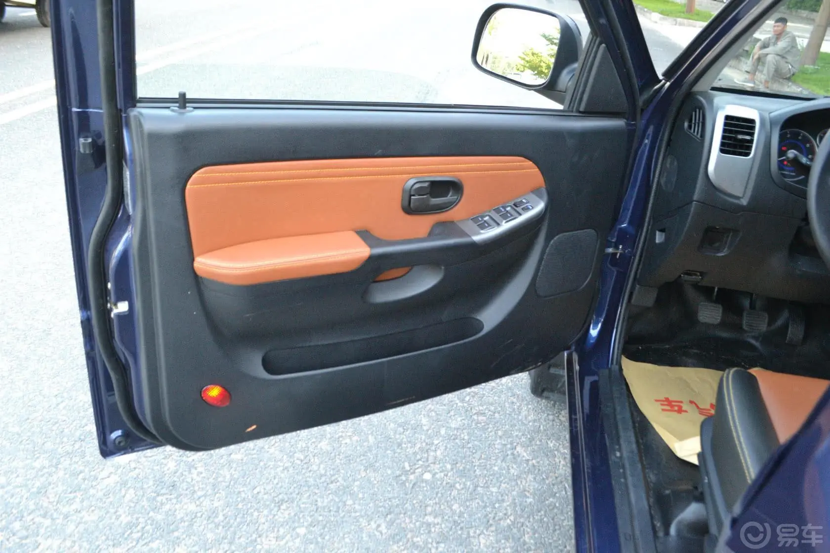 宝典PLUS 2.9T 手动 两驱 豪华版 柴油 国IV驾驶员侧车门内门板