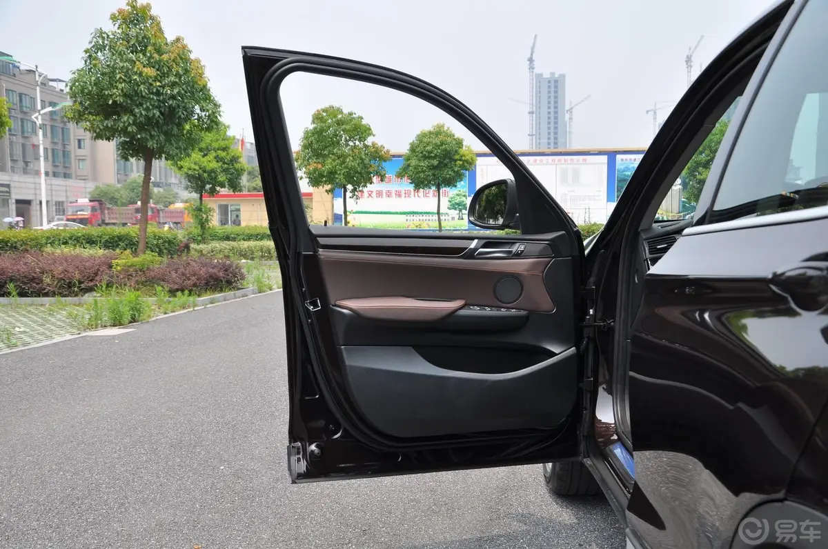 宝马X3(进口)xDrive20i X设计套装驾驶员侧车门内门板