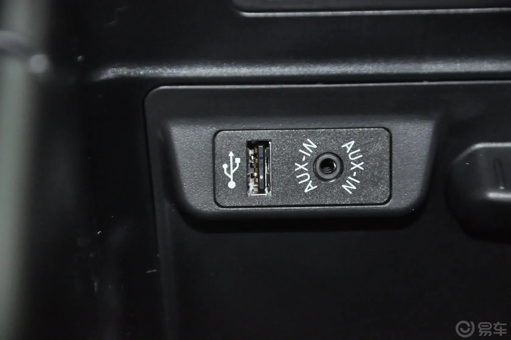 宝马X6xDrive35i 豪华型USB接口