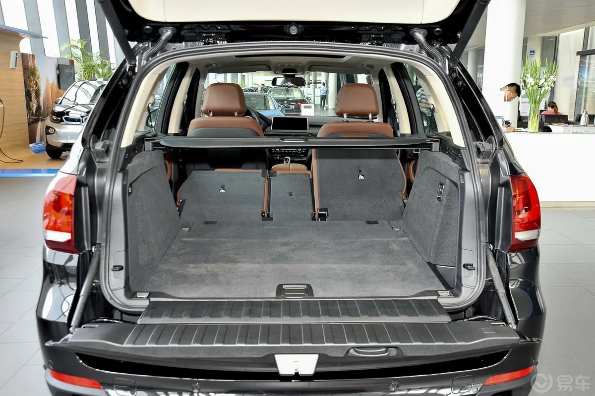 宝马X5(进口)xDrive35i 豪华型行李箱空间（后排全放倒）