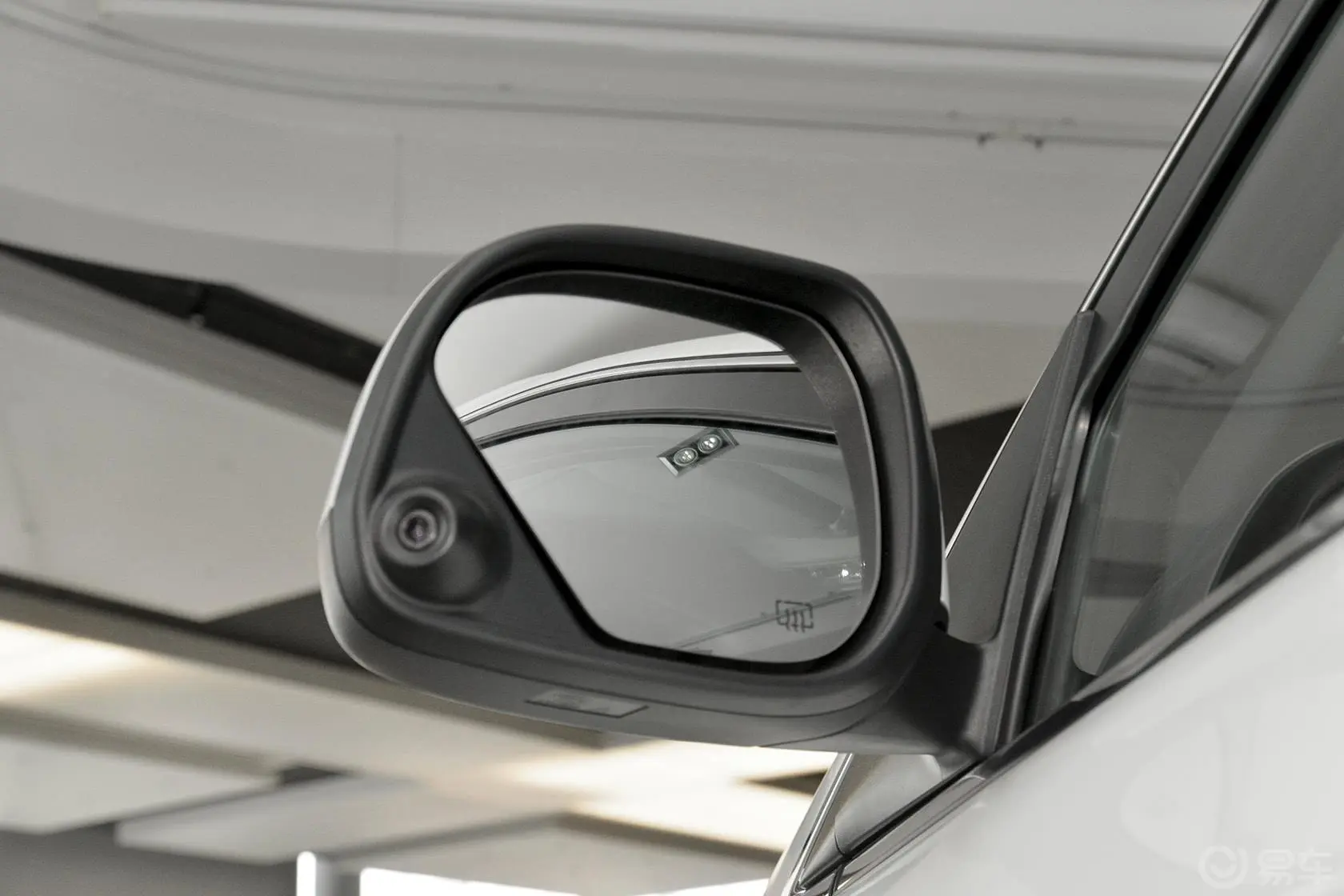 大7 SUV2.2T 自动 两驱 智慧型后视镜镜面（后）