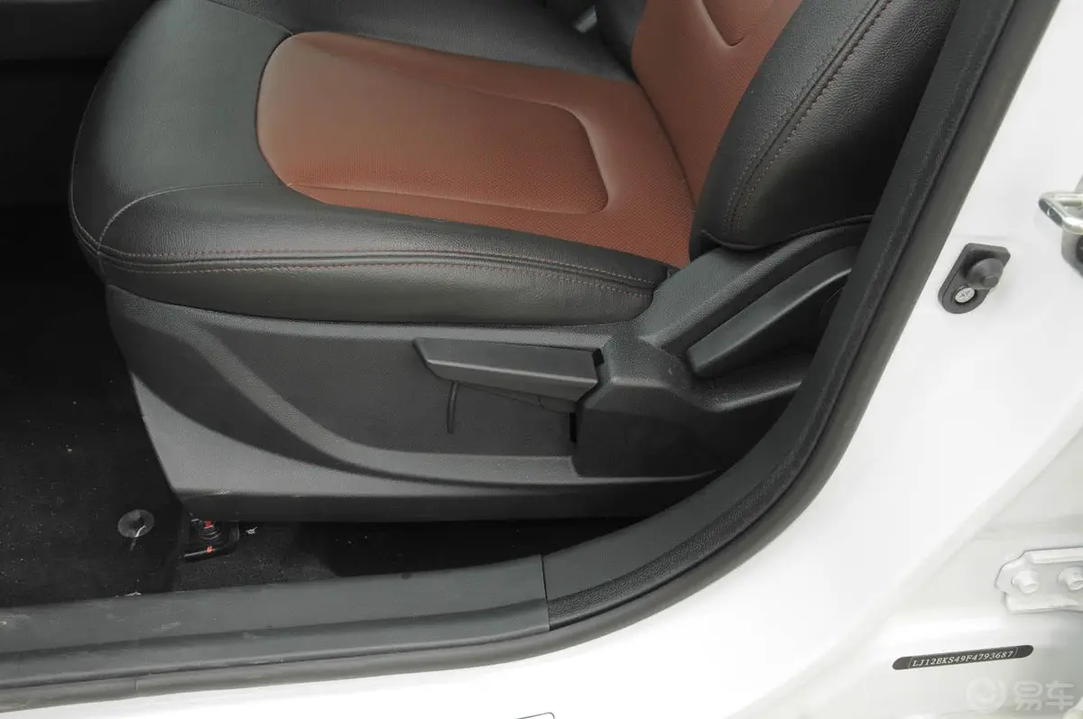 瑞风S51.5T 双离合 豪华版座椅调节键