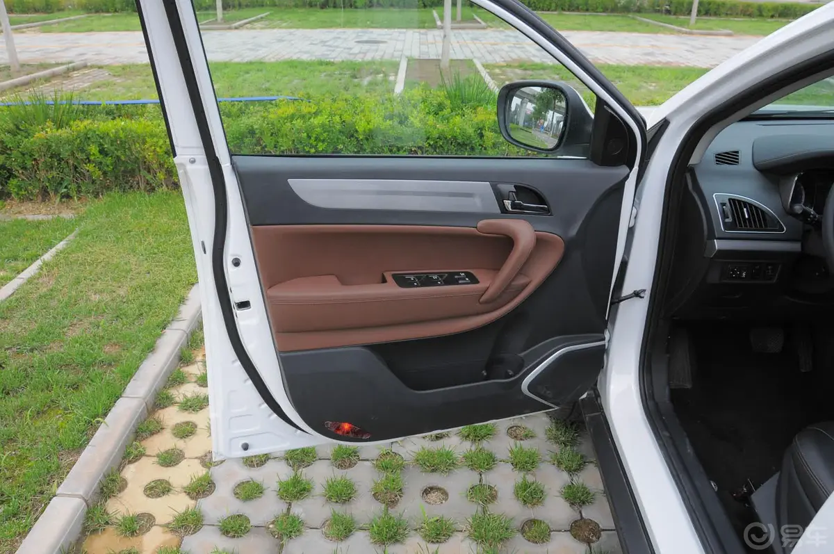 瑞风S51.5T 双离合 豪华版驾驶员侧车门内门板