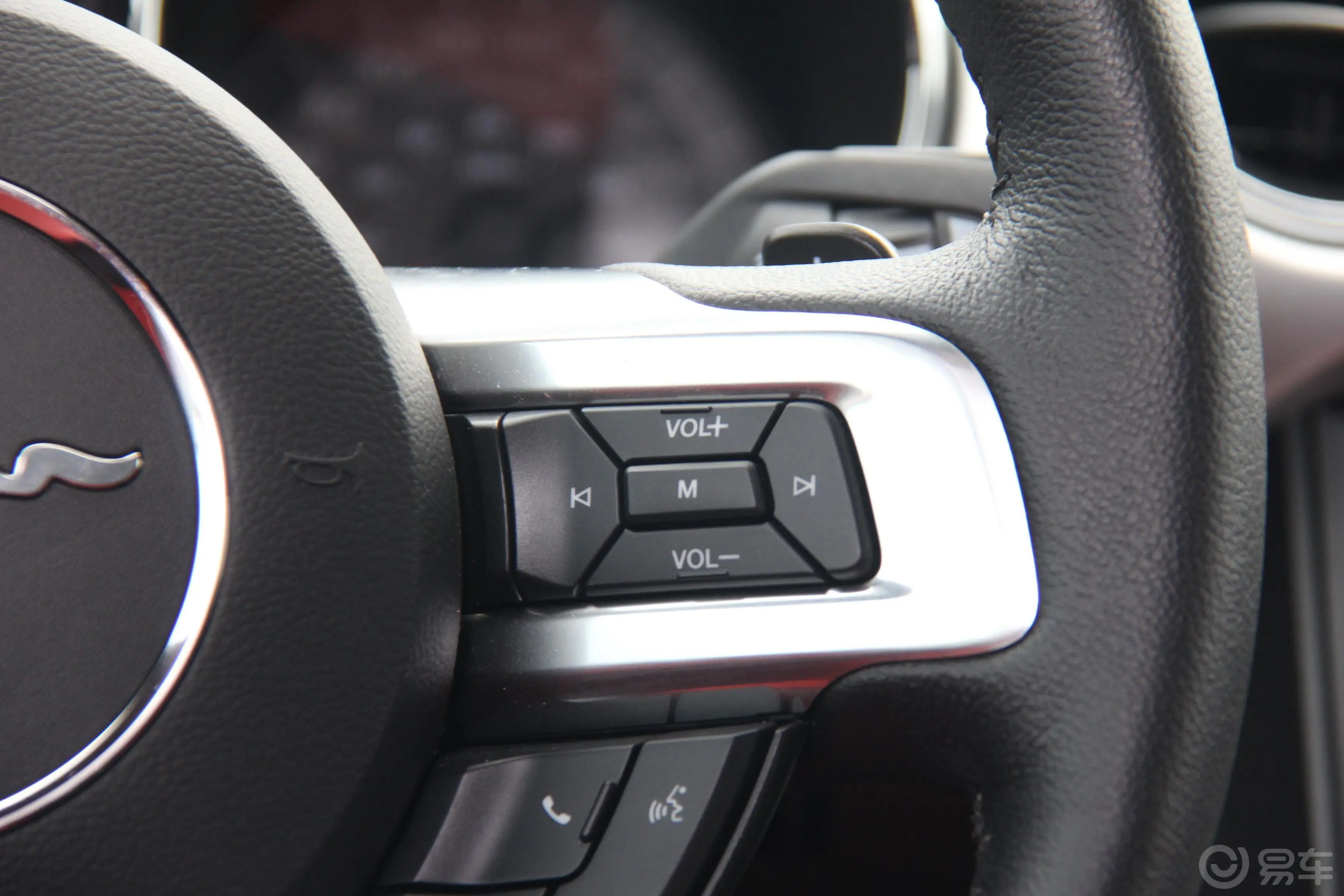 Mustang5.0L GT 手自一体 性能版方向盘功能键（右）