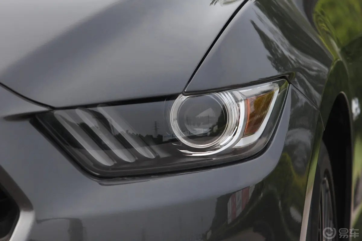 Mustang5.0L GT 手自一体 性能版大灯侧45度俯拍