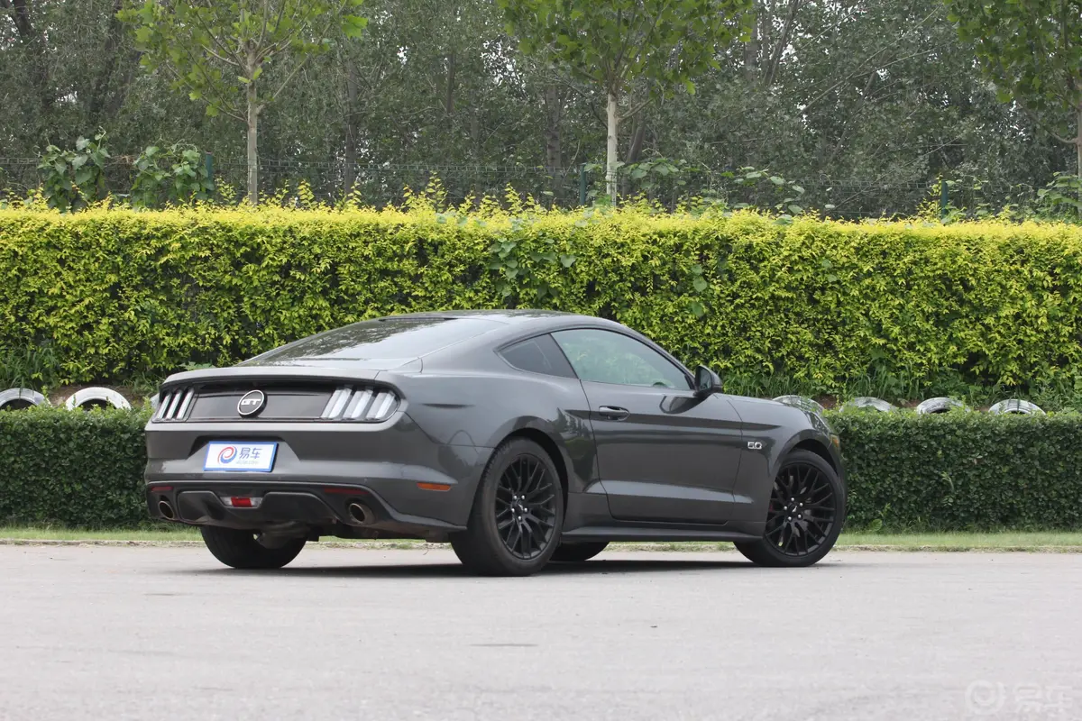 Mustang5.0L GT 手自一体 性能版侧后45度车头向右水平