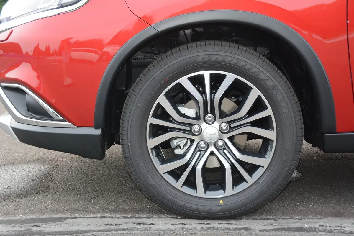 欧蓝德(进口)2.4L CVT 四驱 旗舰GT版 7座轮圈