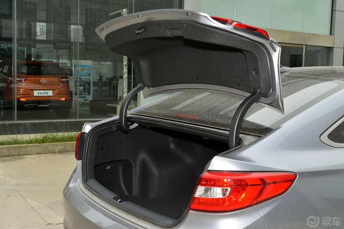 索纳塔1.6T 自动 DLX 尊贵型+娱乐包行李厢开口范围