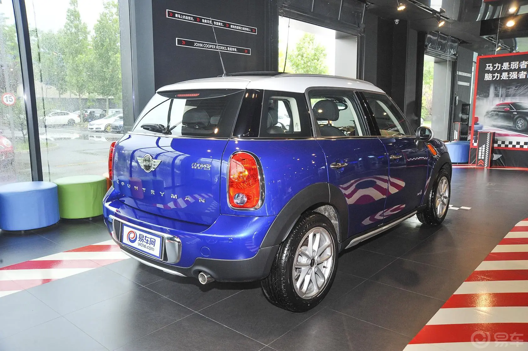 MINI COUNTRYMAN1.6T COOPER All 4 Fun侧后45度车头向右水平