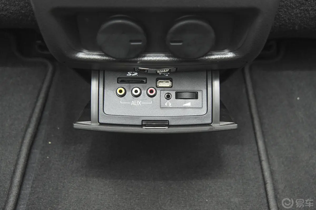 凯迪拉克SRX3.6L 手自一体 旗舰型USB接口