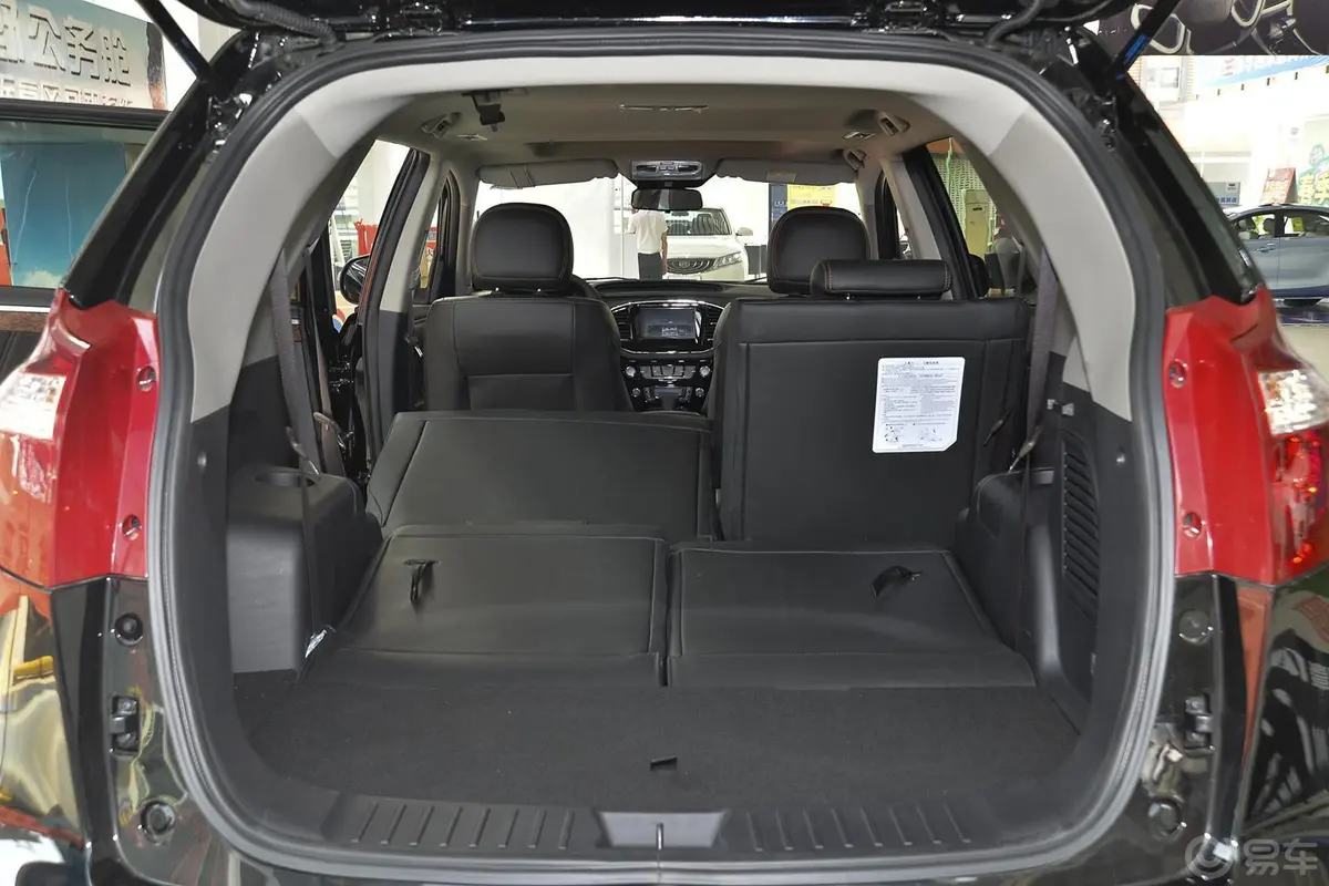 豪情SUV2.4L AT 两驱 尊享型空间