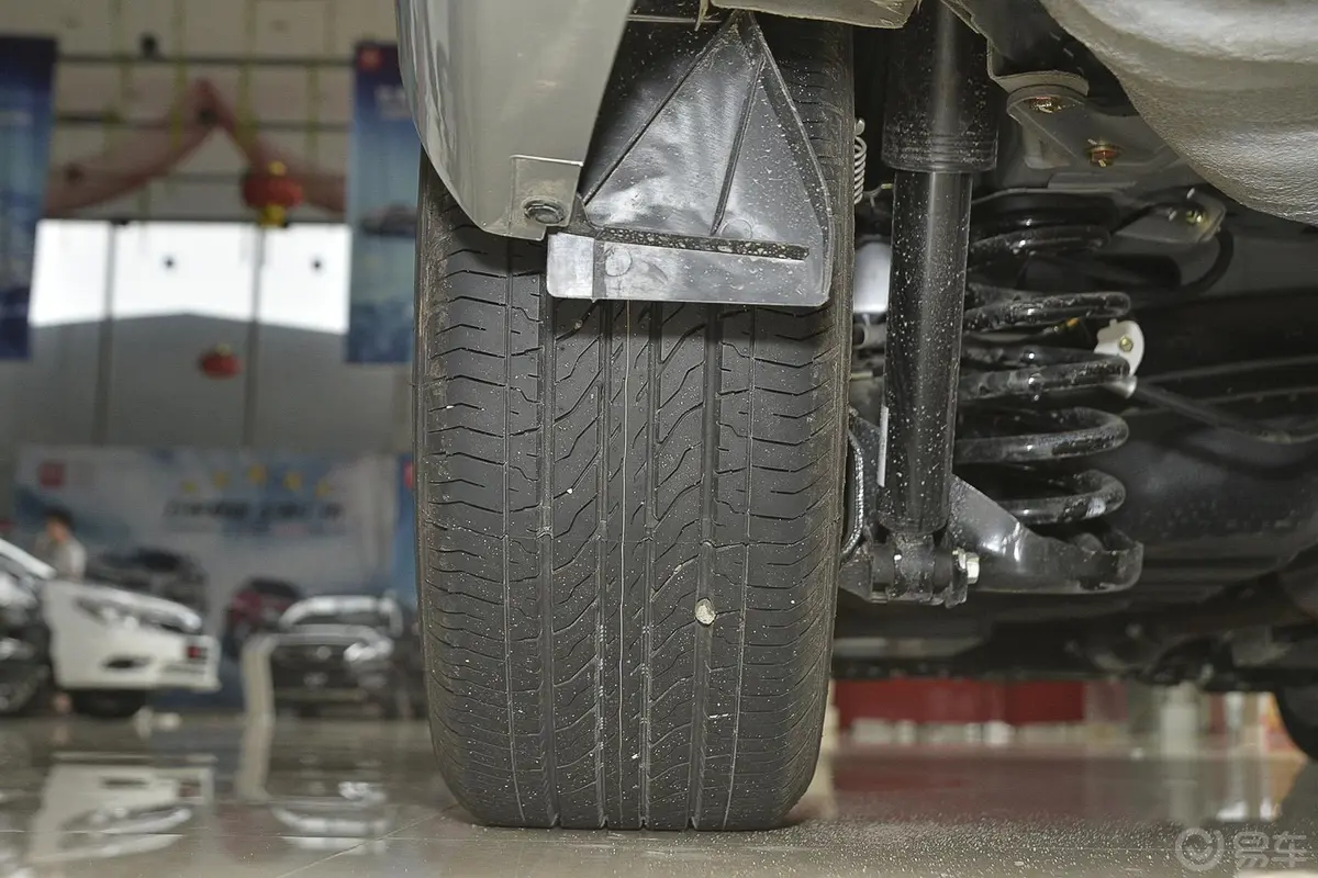 比亚迪M62.4L 双离合尊贵版轮胎花纹