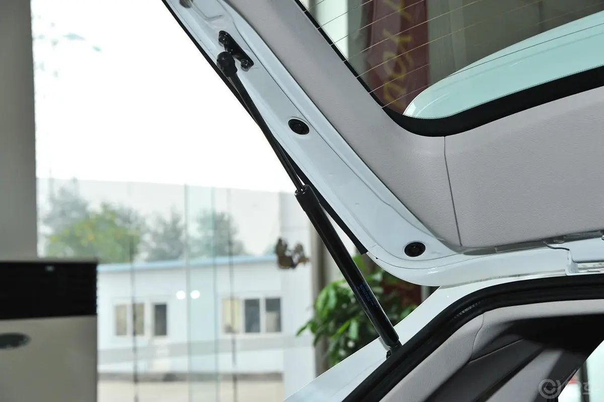 比亚迪S71.5T 手动 豪华型 7座 升级版行李厢支撑杆