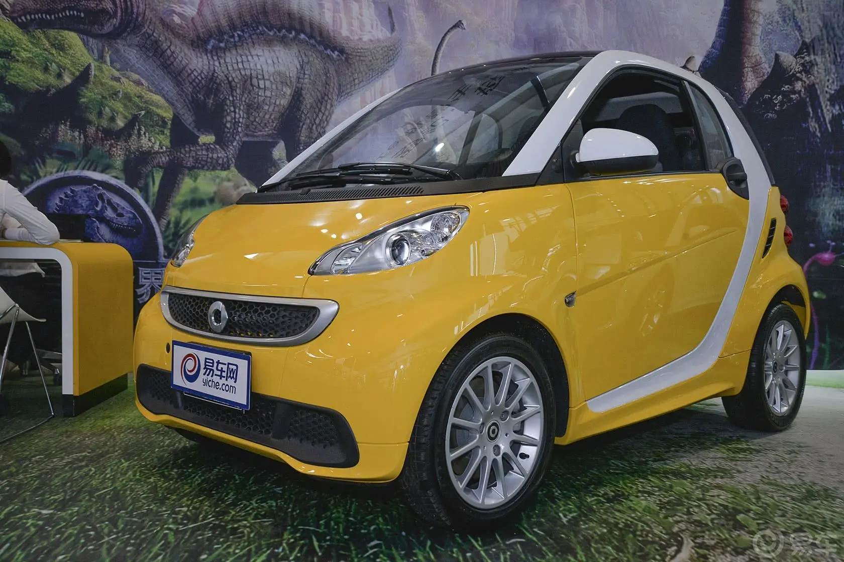 smart fortwo1.0 MHD 硬顶城市光波激情版侧前45度车头向左水平