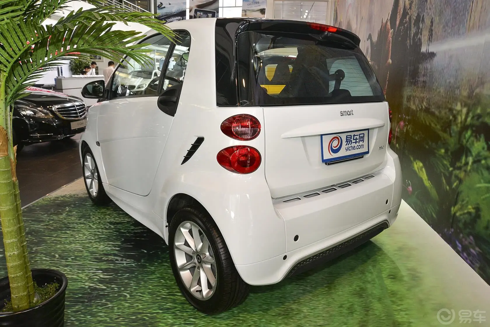 smart fortwo1.0 MHD 硬顶城市光波激情版侧后45度车头向左水平