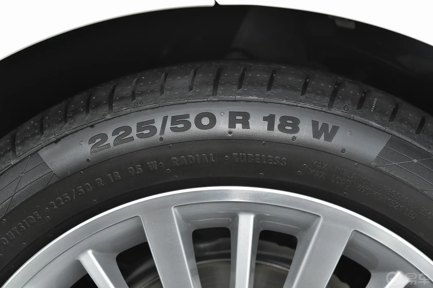 宝马3系GT320i 设计套装型轮胎规格