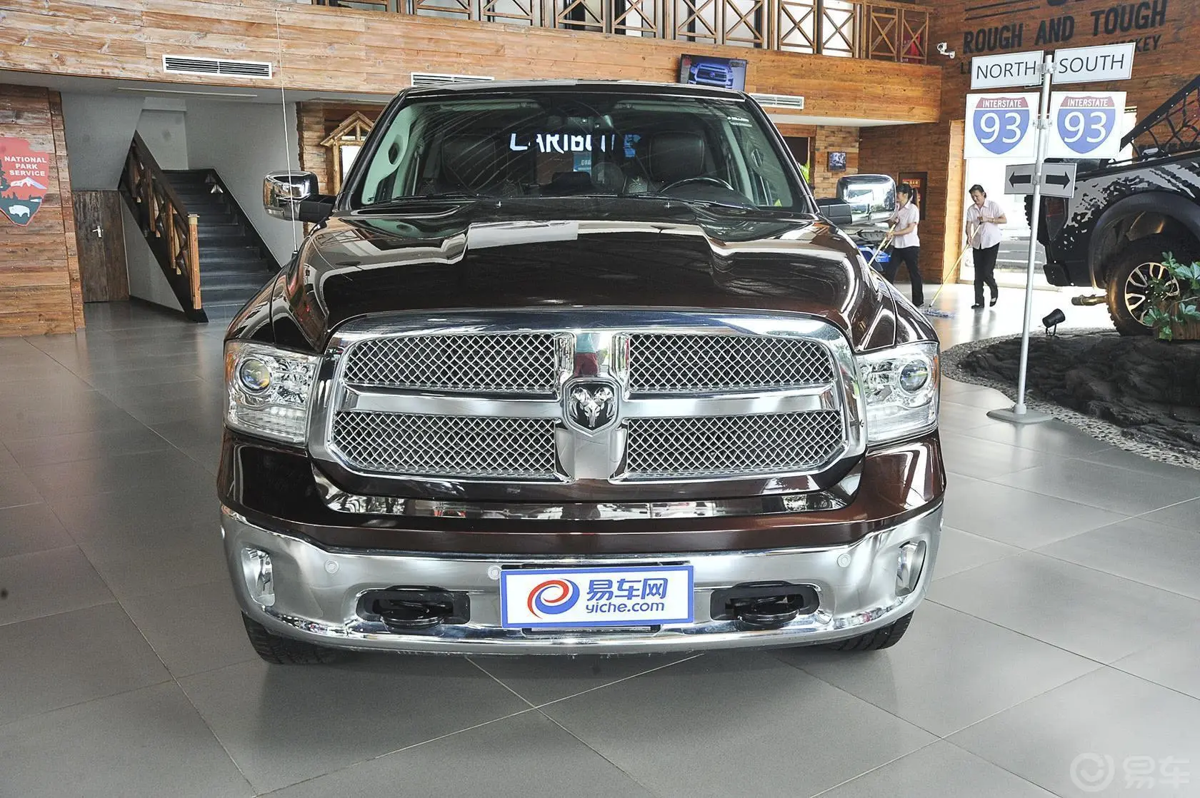 RAM Trucks长角号 5.7L 自动 美规版正前水平