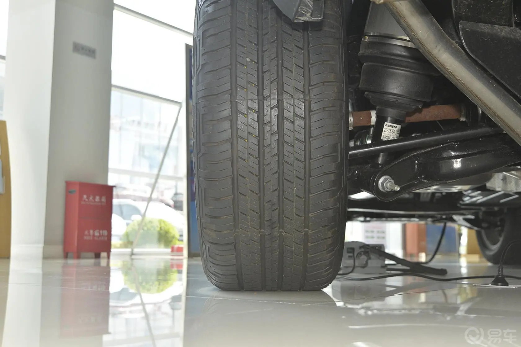 发现3.0 V6 SC HSE 汽油版轮胎花纹