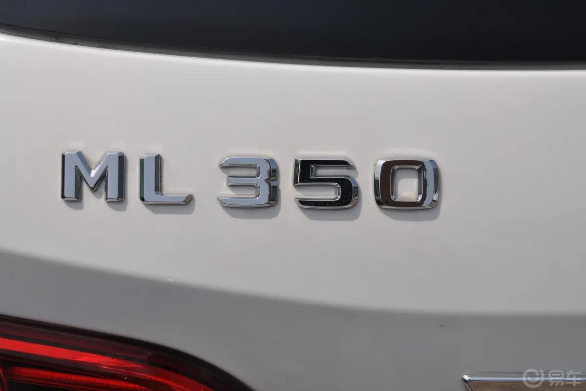 奔驰M级ML350 4MATIC 柴油版尾标