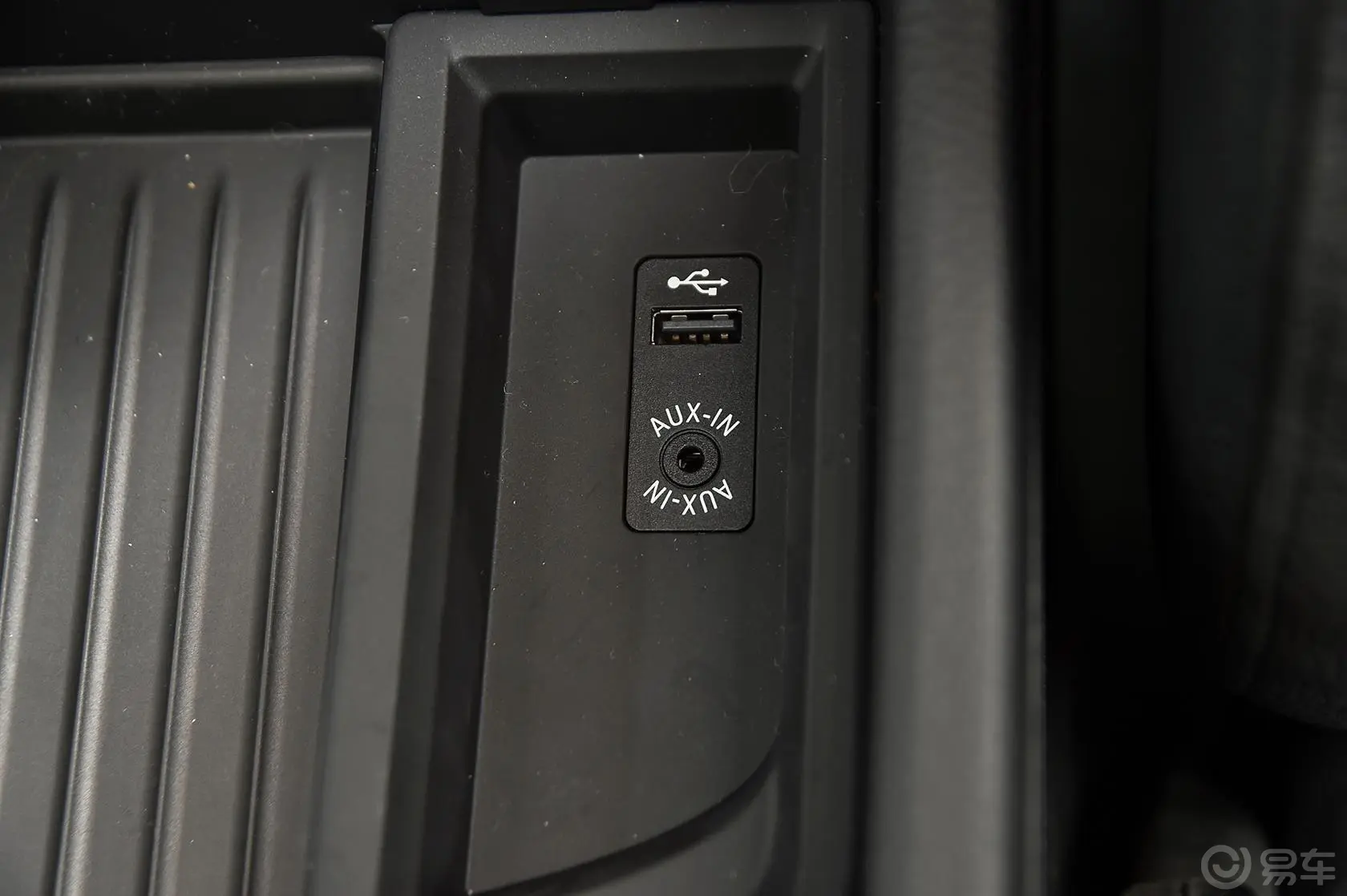 宝马3系GT320i 领先型AUX接口