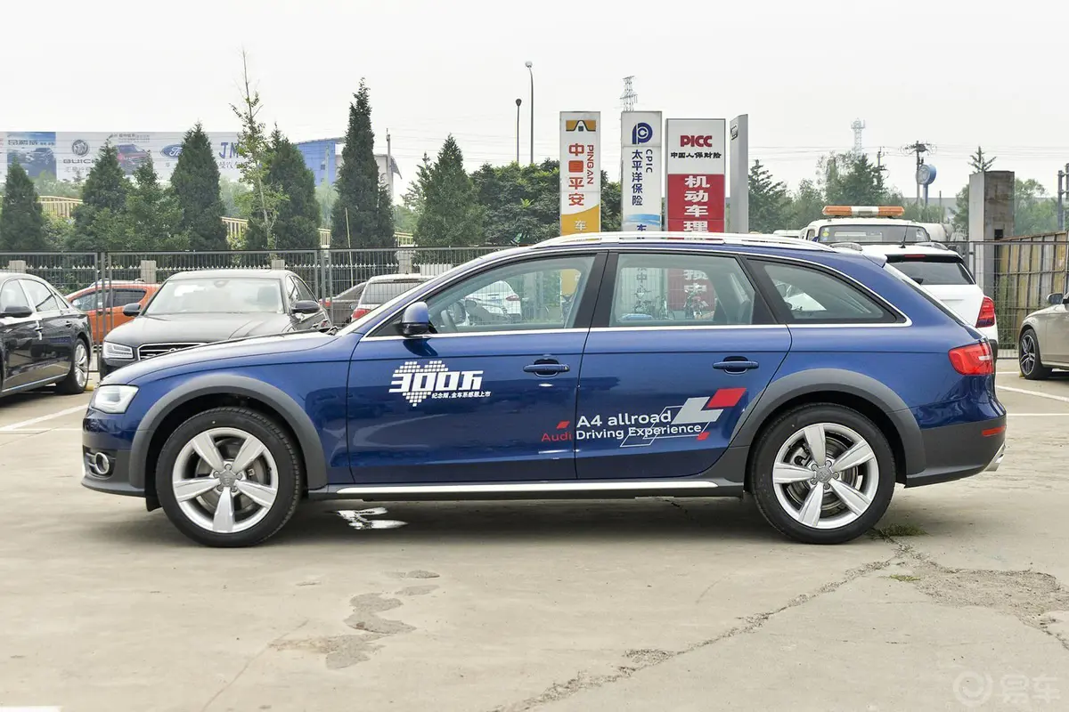 奥迪A4(进口)40TFSI allroad quattro正侧车头向左水平