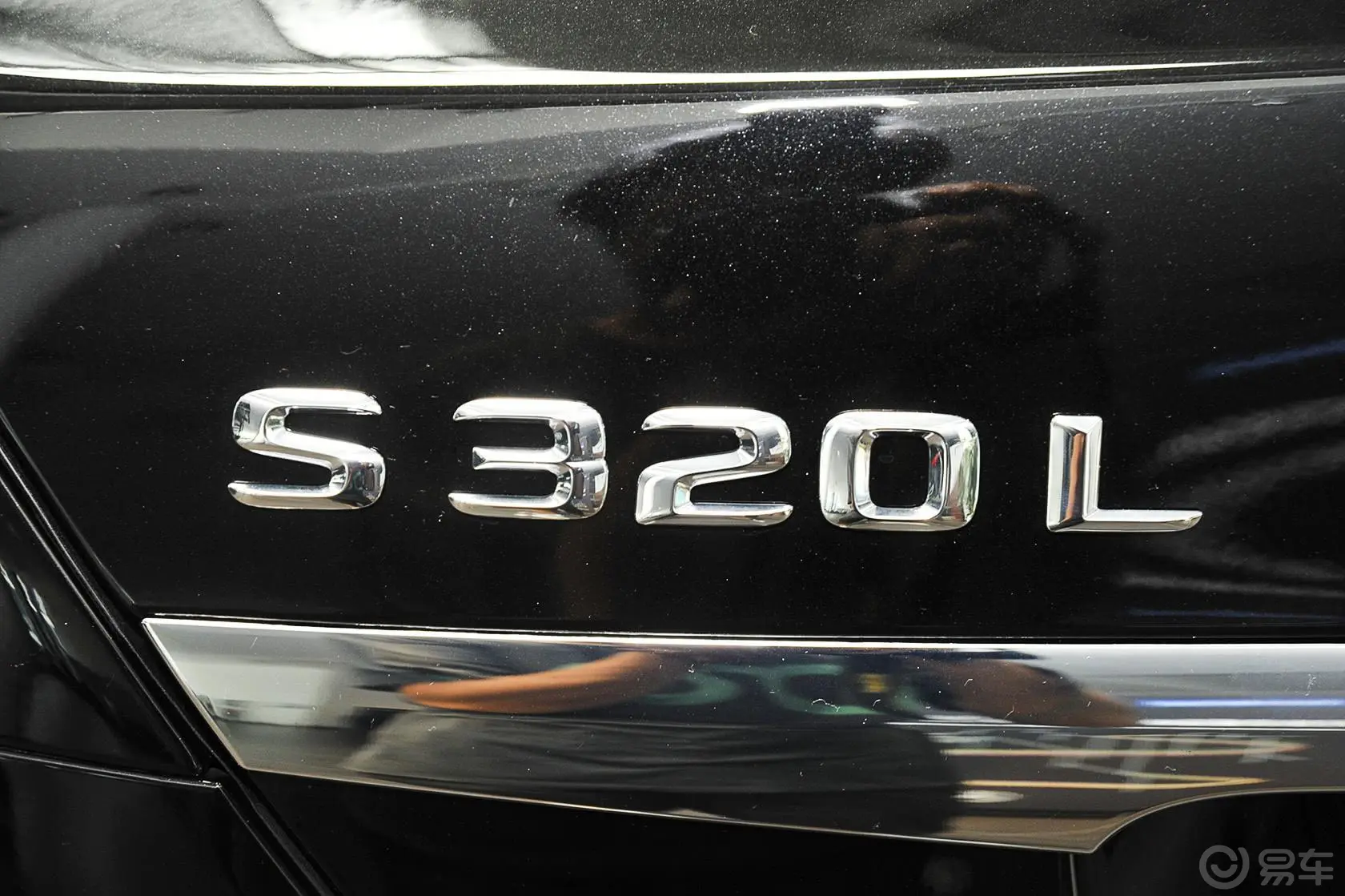 奔驰S级320L 商务型尾标