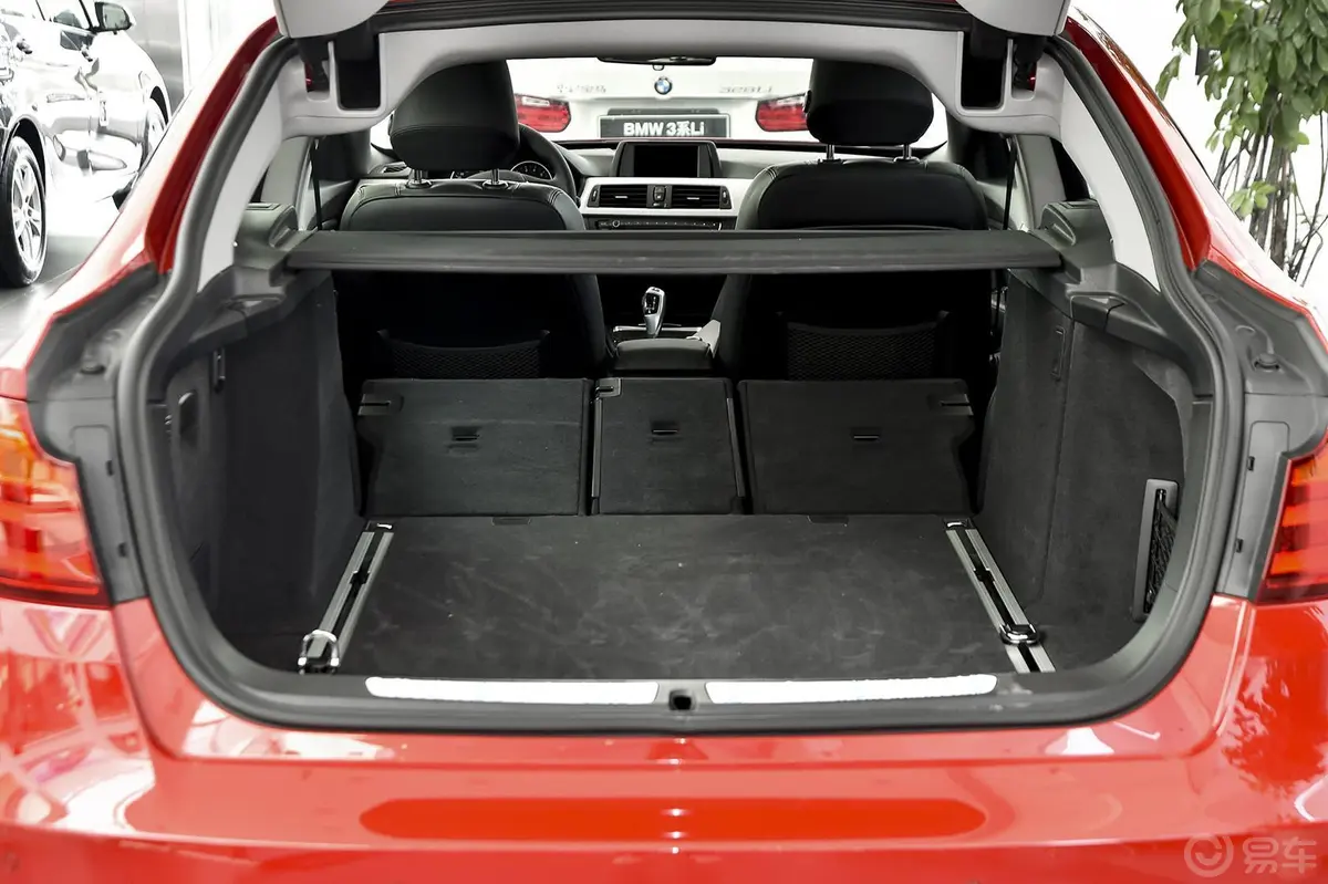 宝马3系GT320i 领先型行李箱空间（后排全放倒）