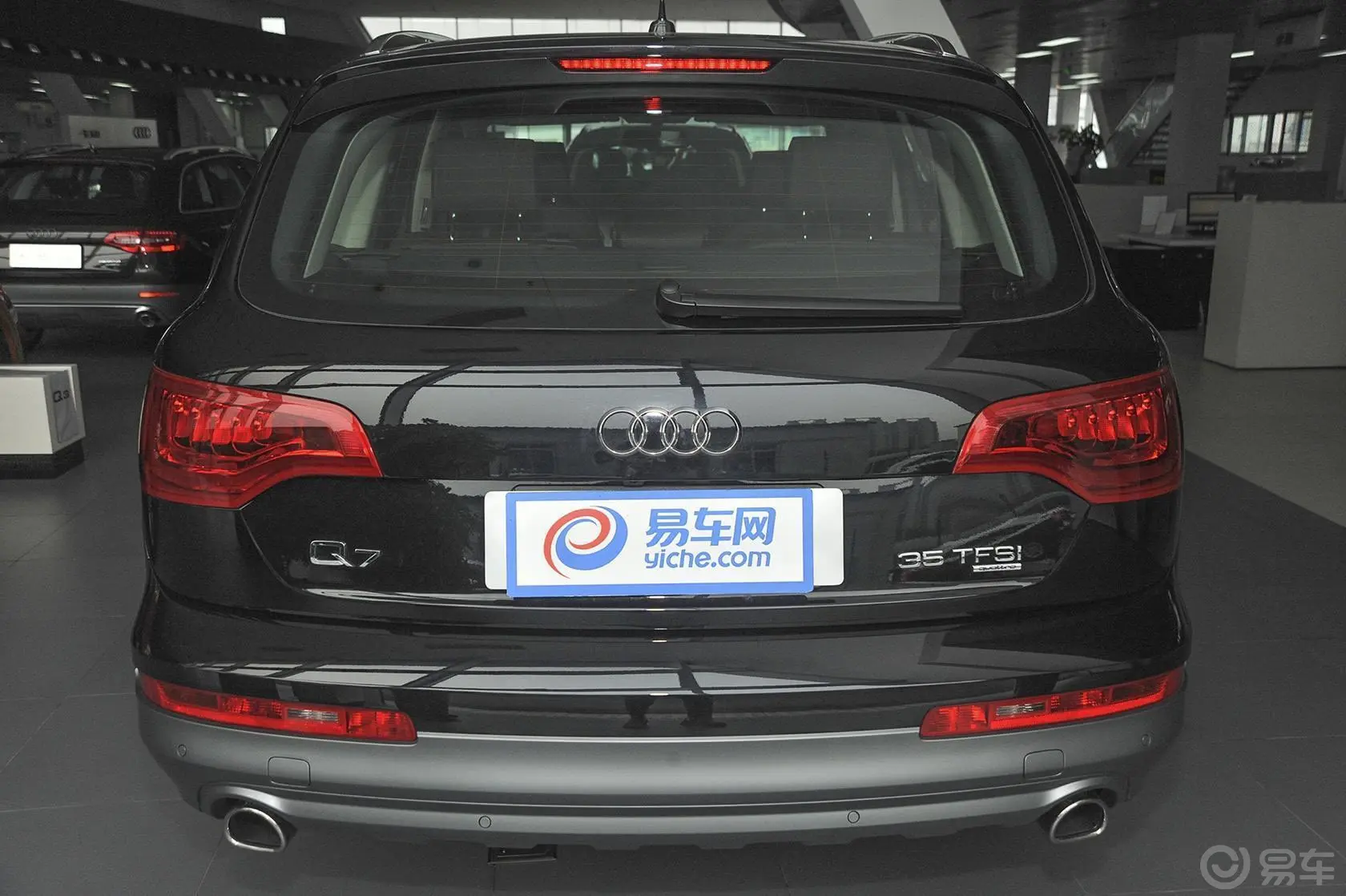 奥迪Q735 TFSI quattro 进取型正后水平