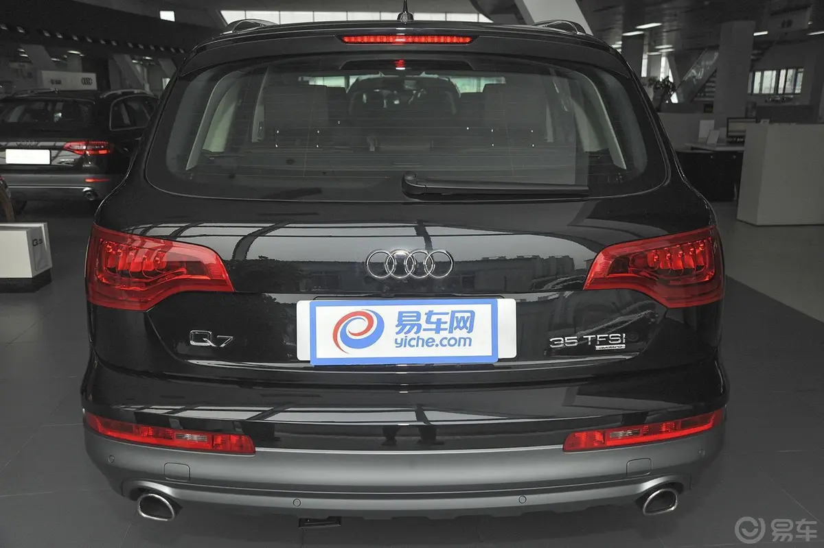 奥迪Q735 TFSI quattro 进取型正后水平