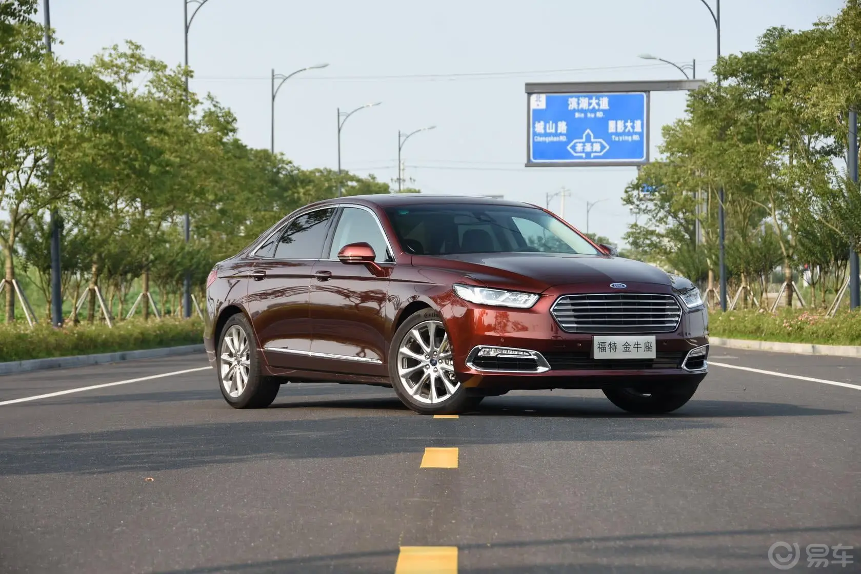 金牛座EcoBoost 325 V6旗舰版侧前45度车头向右水平