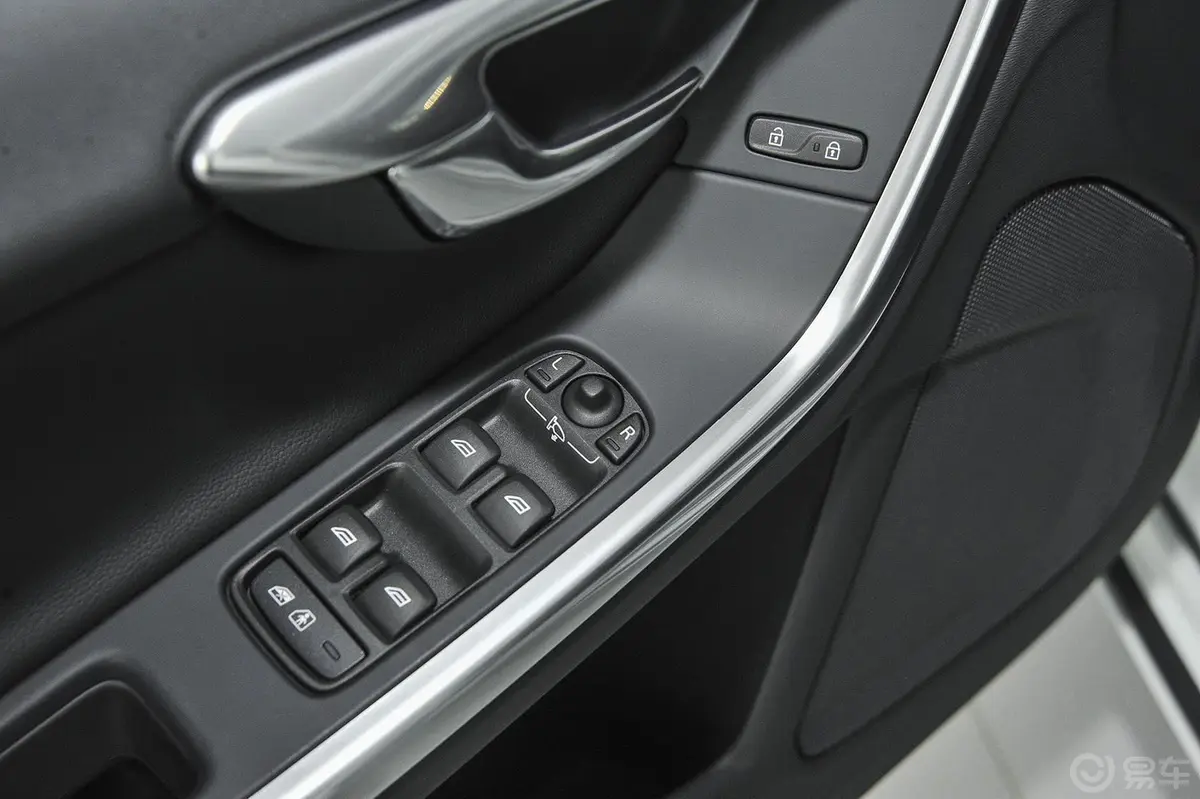 沃尔沃V60T5 智逸版车窗升降键