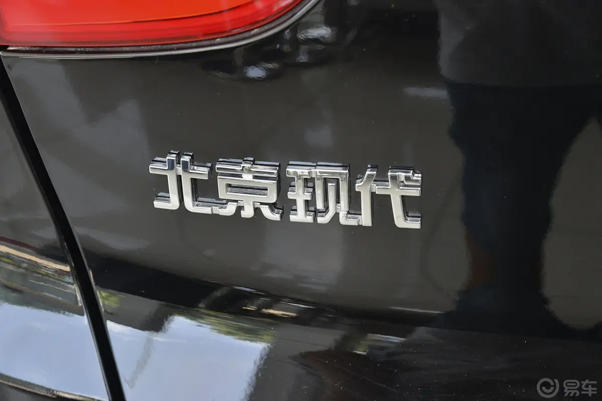 现代ix352.0L 手自一体 两驱 智能版 国V外观