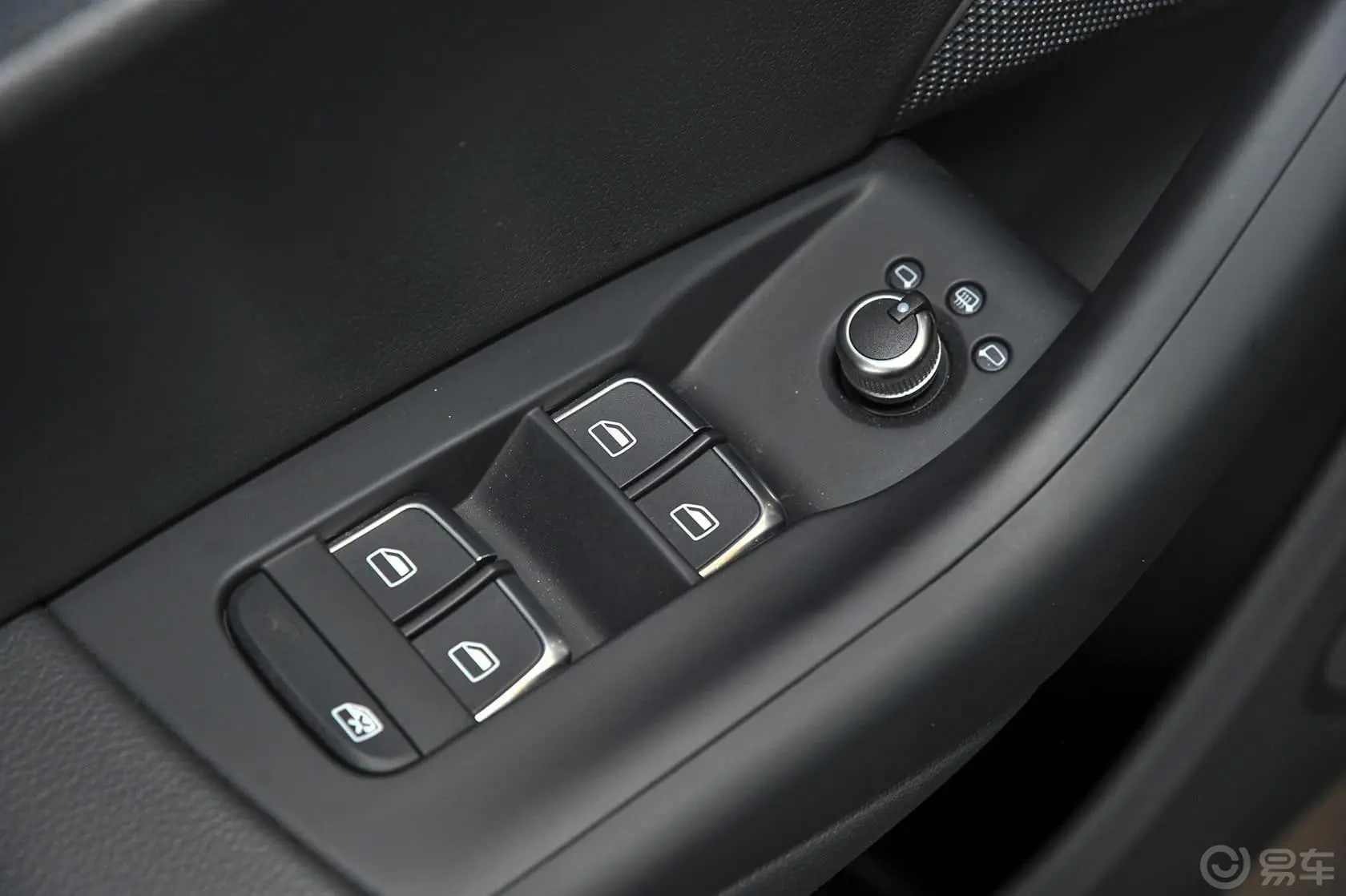 奥迪Q330 TFSI 舒适型车窗升降键