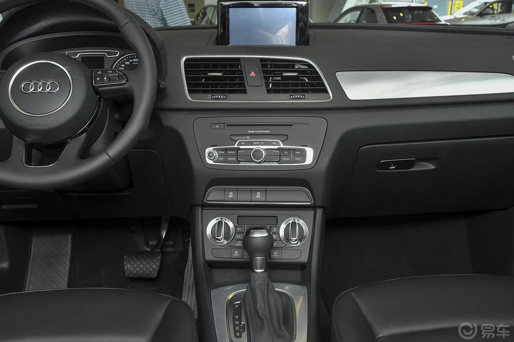 奥迪Q330 TFSI 舒适型中控台整体