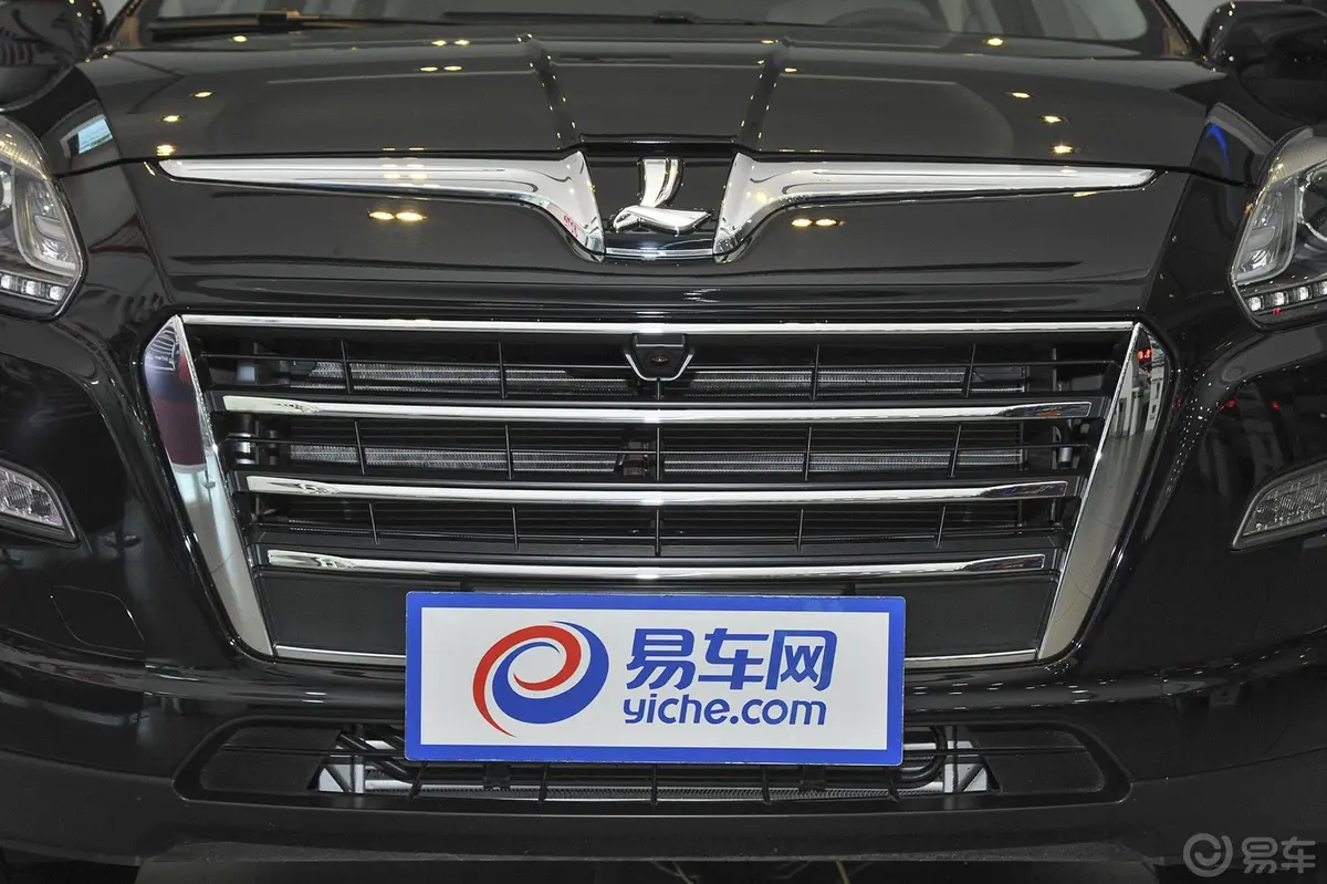 大7 SUV2.2T 自动 四驱 智尊型前格栅侧俯拍