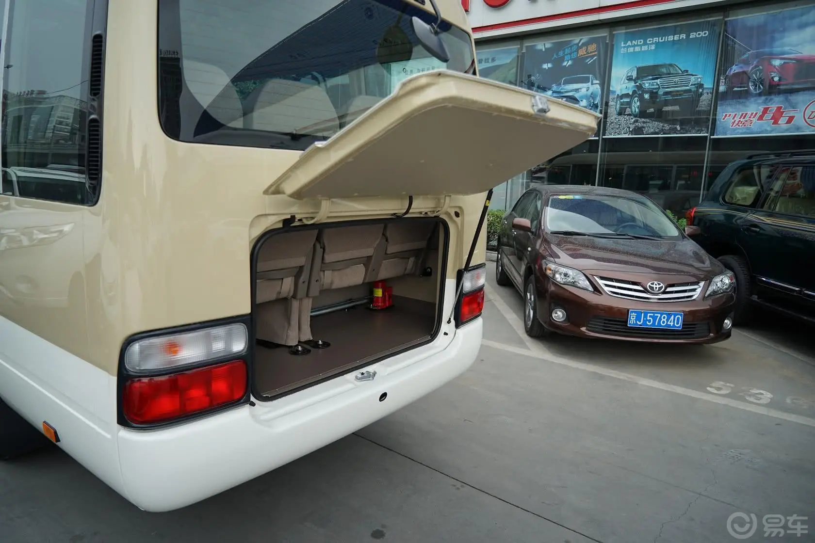 柯斯达高级车 2.7L TRB53L-ZCMSK 20座行李厢开口范围