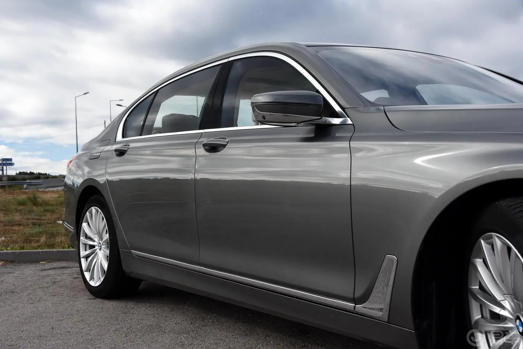 宝马7系750Li xDrive 四座版外观