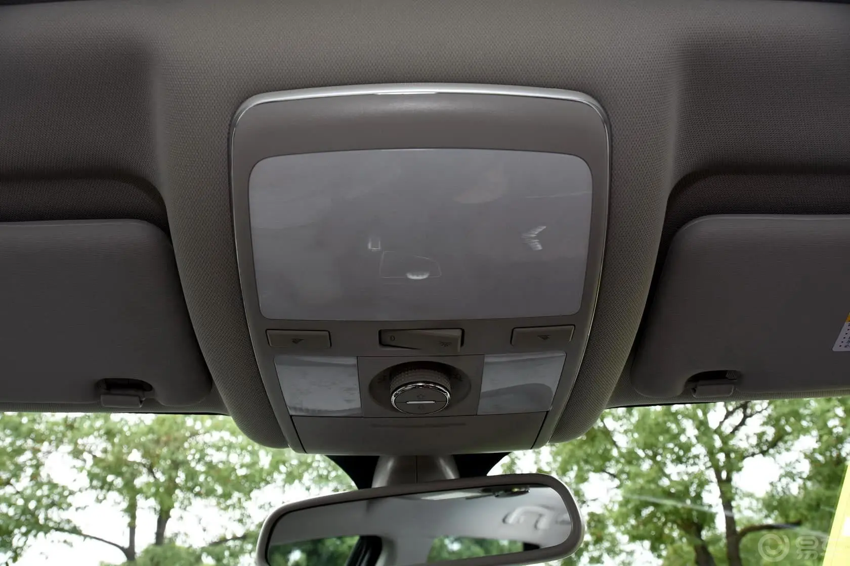 众泰T600家用版 2.0T 手动 尊贵型前排车顶中央控制区