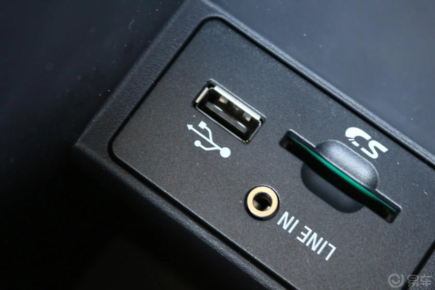福克斯两厢 Ecoboost180 自动 运动型USB接口