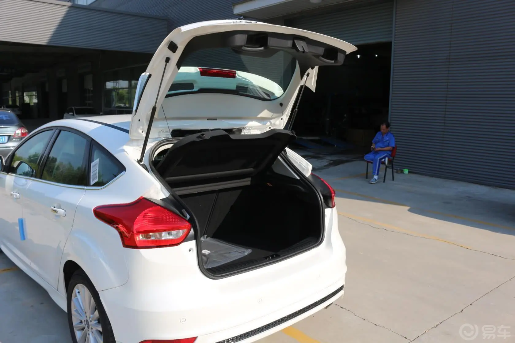 福克斯两厢 Ecoboost180 自动 运动型行李厢开口范围